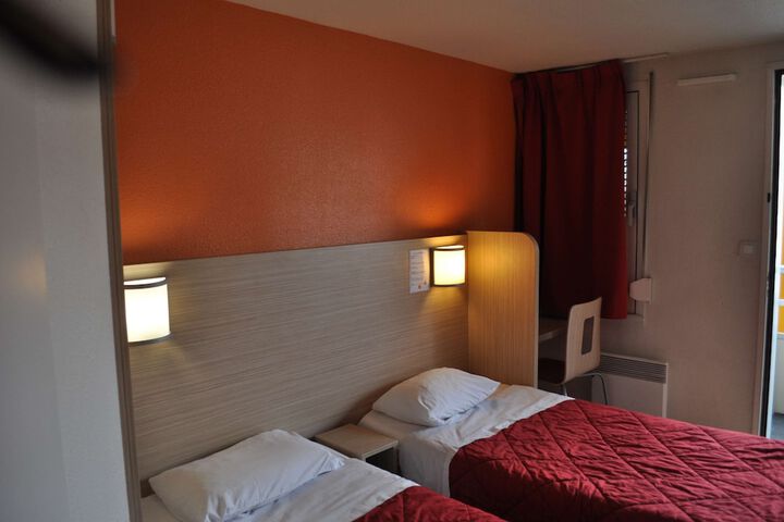 Room 32 of 61