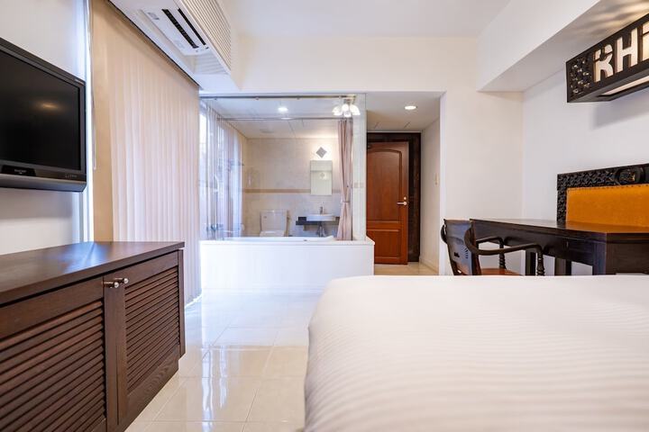 Room 26 of 63