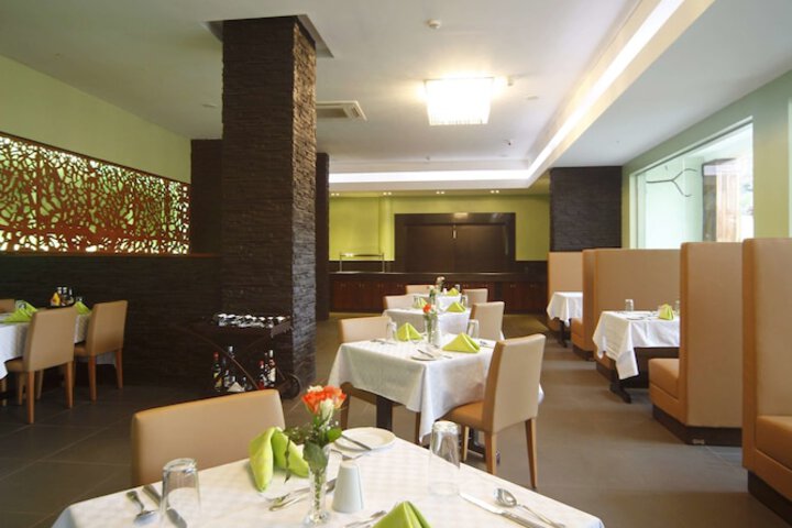 Dining 60 of 74