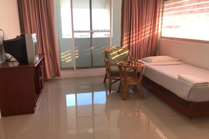 Room 13 of 23