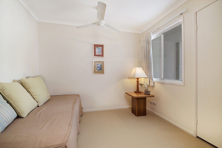 Room 4 of 33