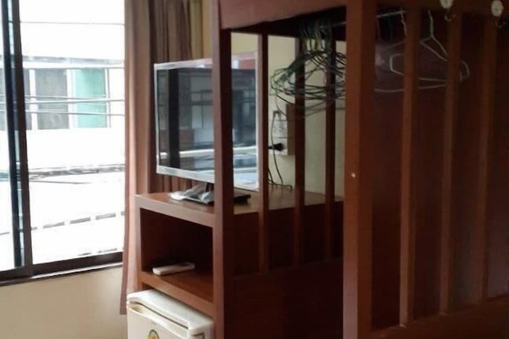 Room 18 of 28