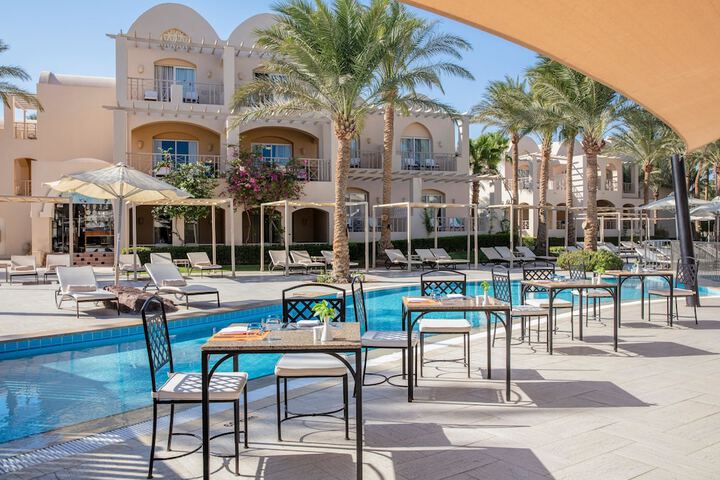 Hotel Pool