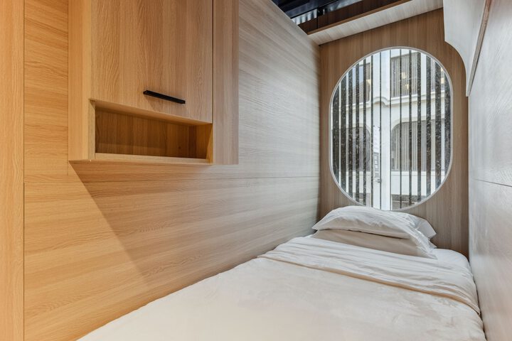 Room 5 of 16