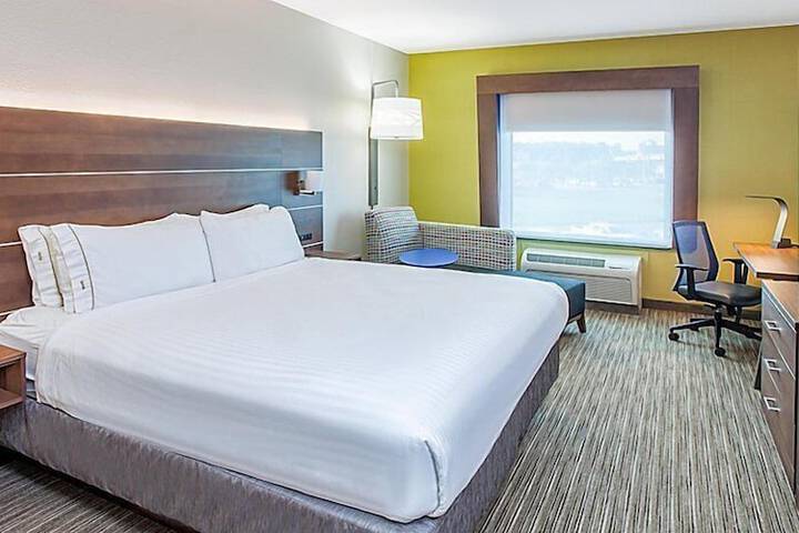 Standard | King Bed (16 of 16)