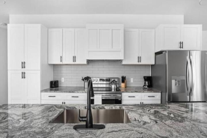 CozySuites 3BR Arsenal Heights Indy in Indianapolis, IN