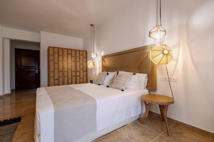 Room 100 of 130