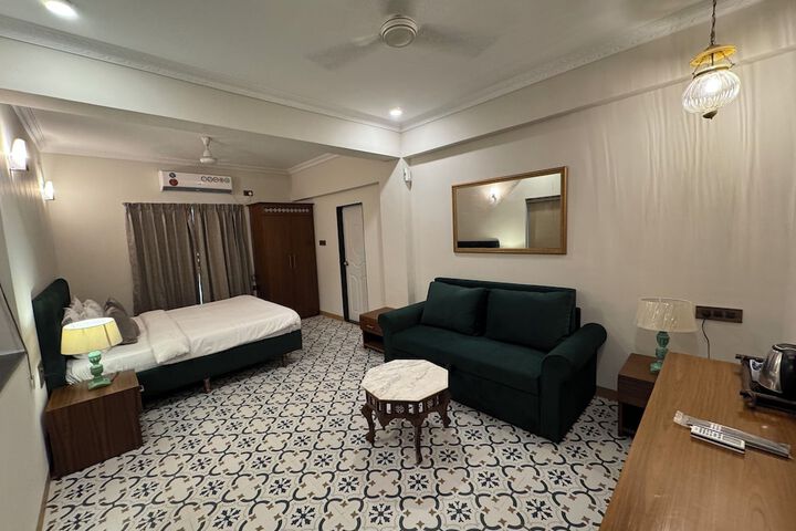 Room 16 of 39