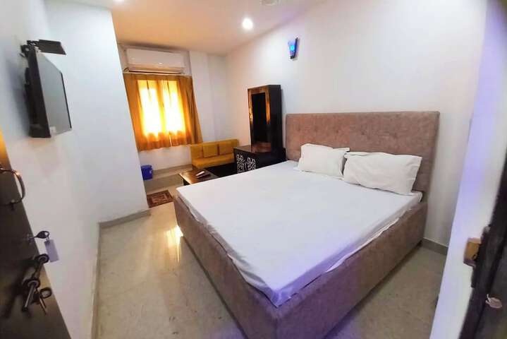 Room 14 of 23