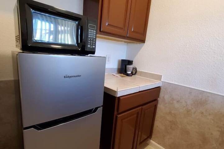 Standard King Bed Kitchenette (15 of 19)