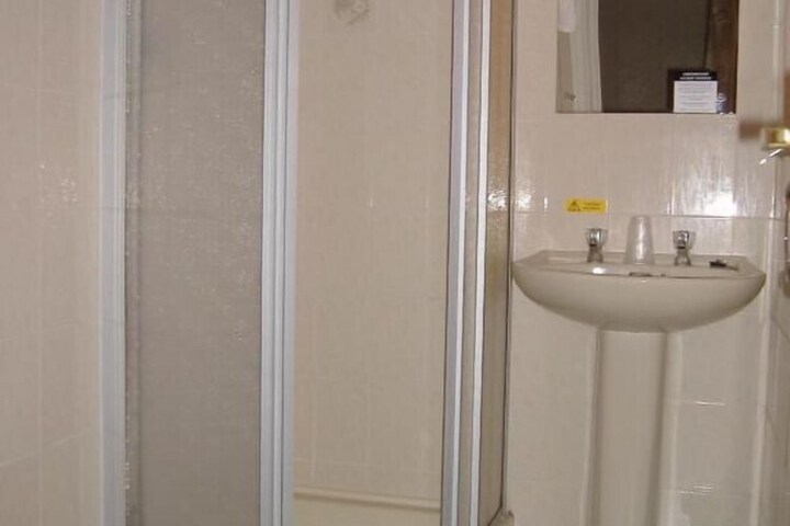 Room 12 of 27