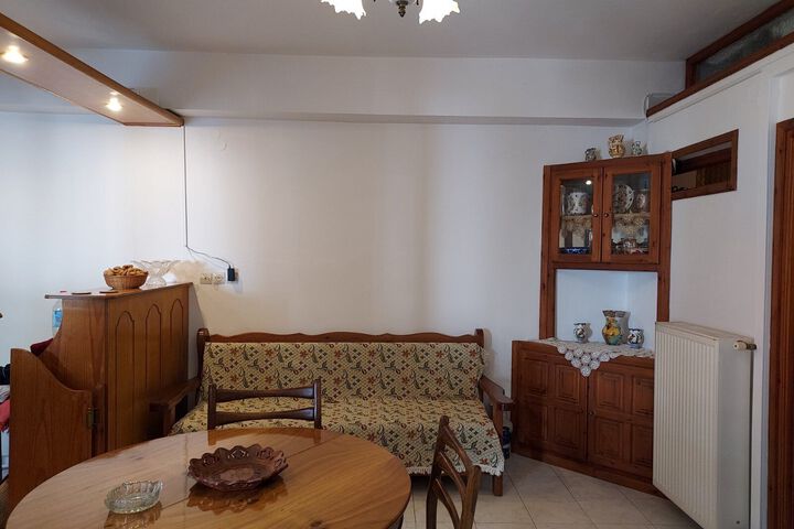 Room 4 of 9