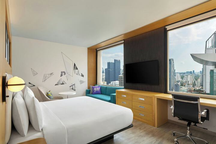 Room 18 of 77