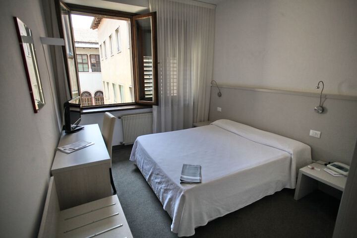 Room 13 of 39