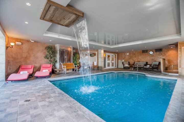 Hotel with Pool