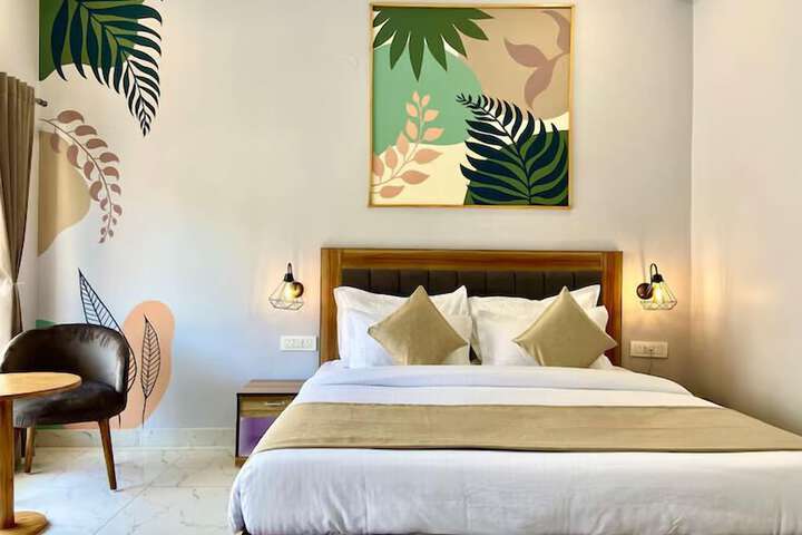 Room 4 of 16