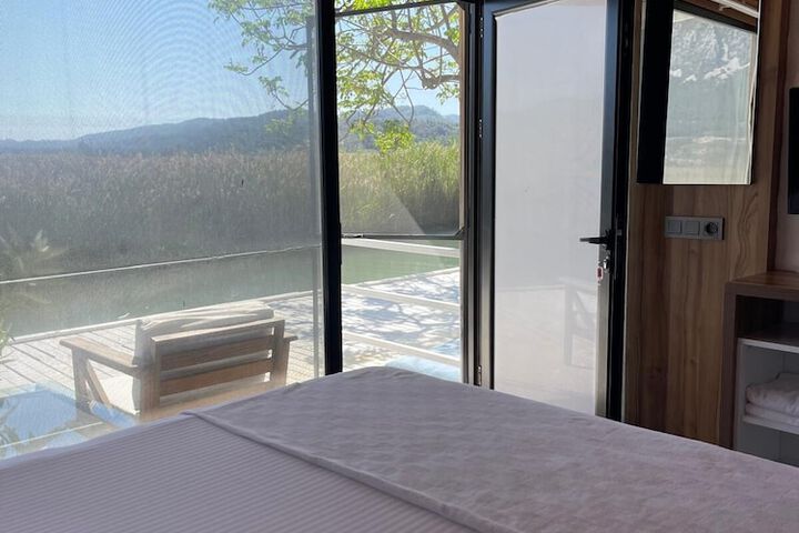 Room 6 of 34