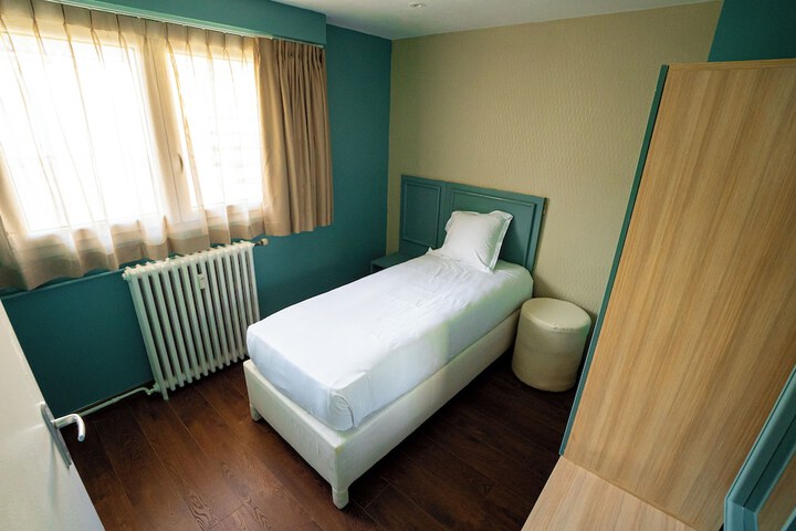 Room 3 of 47
