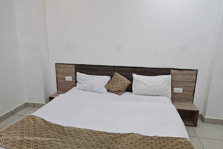 Room 4 of 6