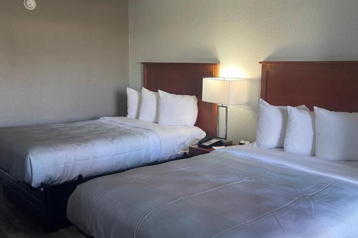 2 Double Beds (9 of 13)