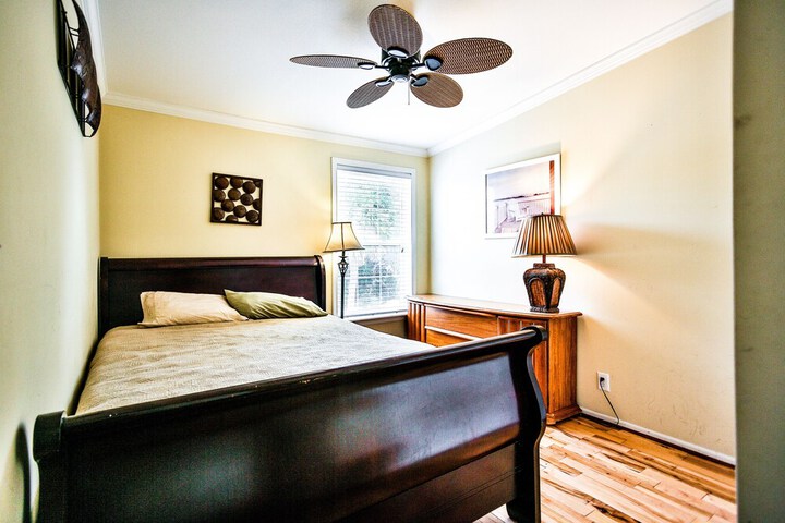 Room 4 of 20