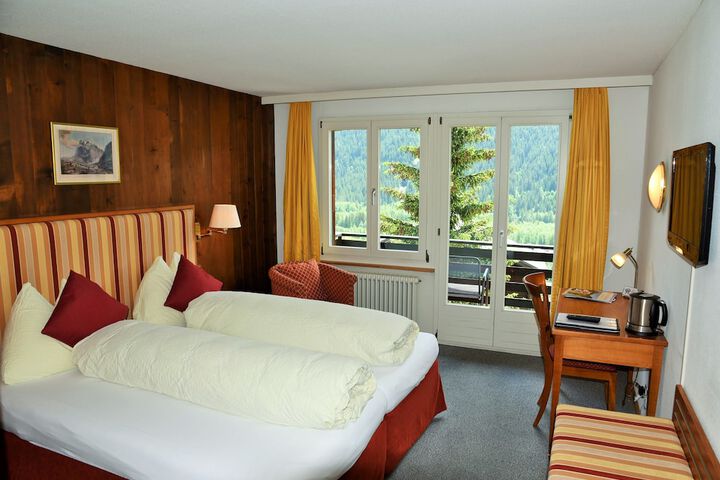 Room 9 of 76