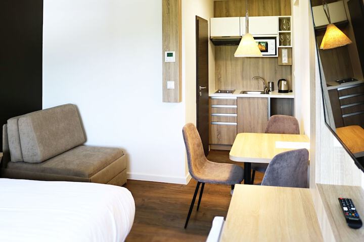 Room 3 of 47