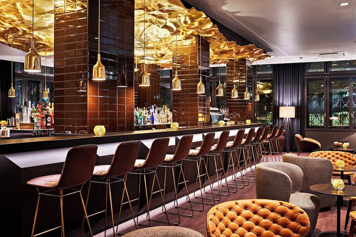Lounge 54 of 62