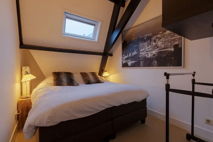 Room 4 of 14