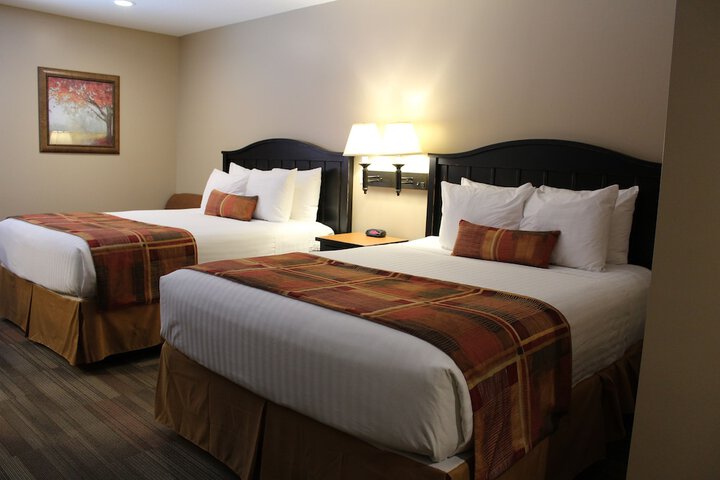 Standard Double Room 2 Queen Beds (2 of 2)