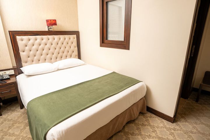 Room 30 of 94