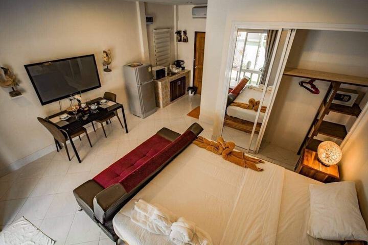 Room 21 of 33