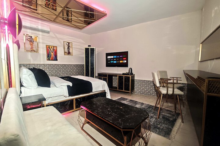 Room 8 of 71