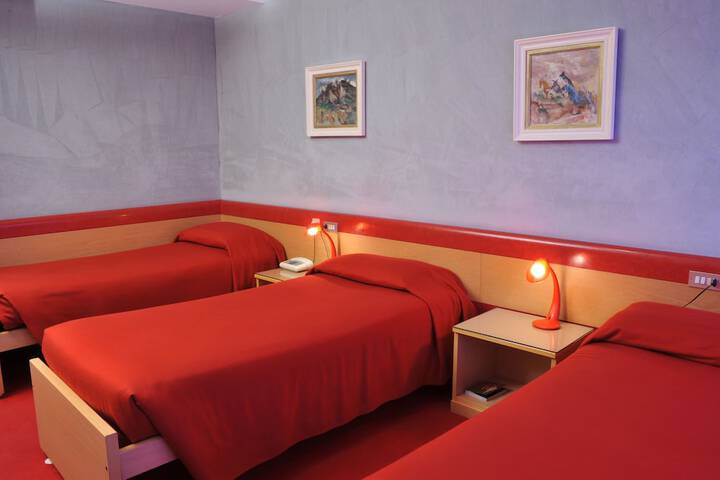 Room 6 of 30