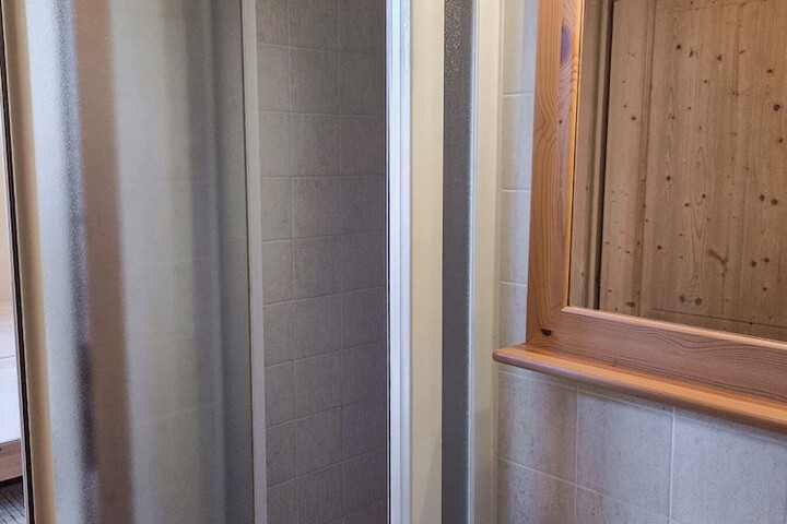 Room 9 of 152