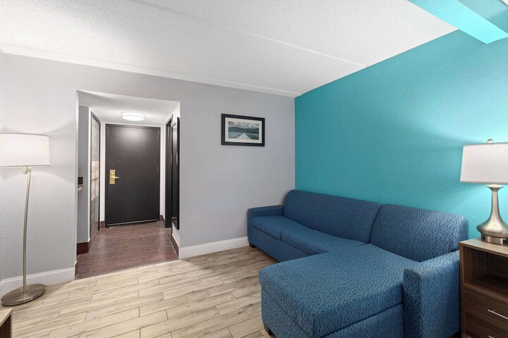 1 King Bed 1 Sofa Bed Kitchenette (3 of 17)