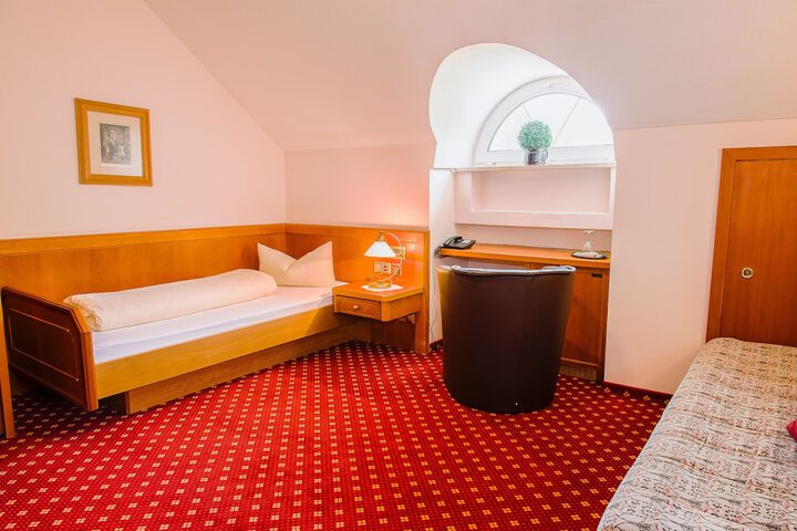 Room 5 of 50