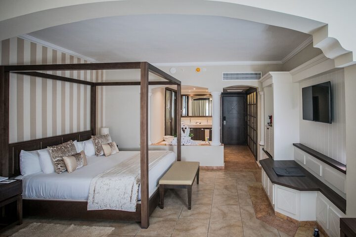 Room 44 of 276
