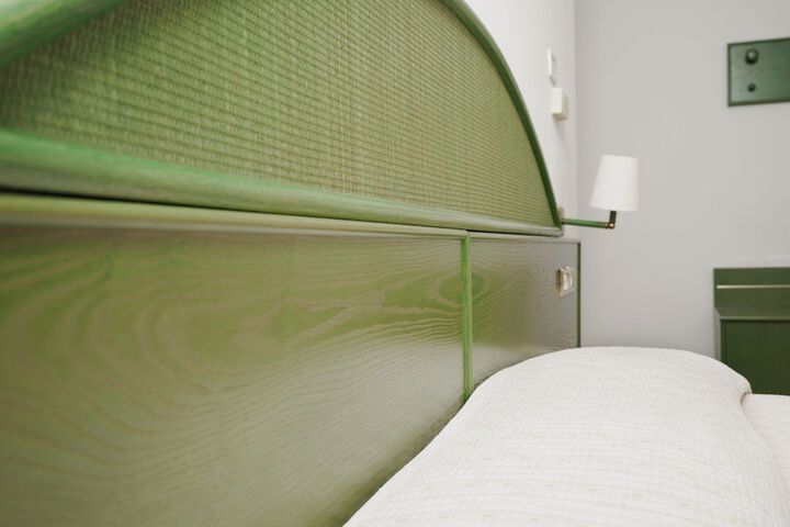 Room 10 of 27
