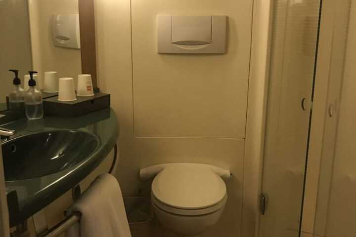 Room 26 of 38