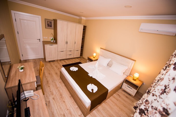 Room 6 of 54