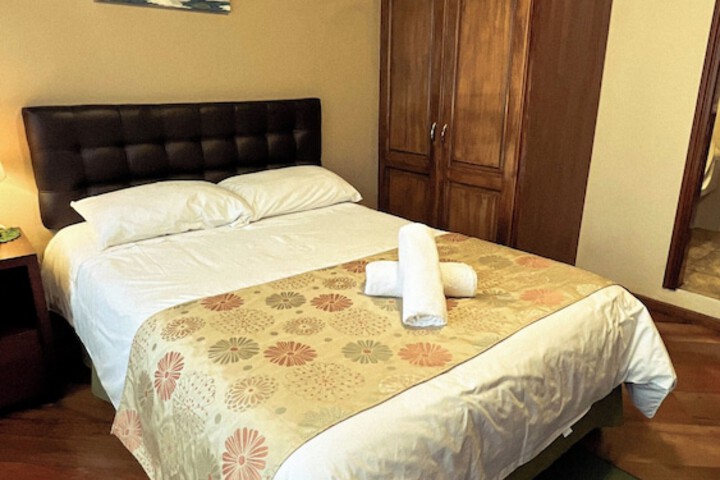 Room 11 of 28