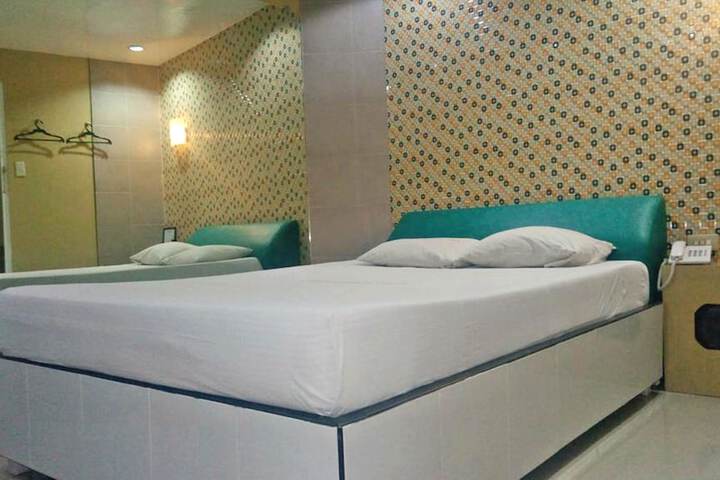 Room 5 of 25