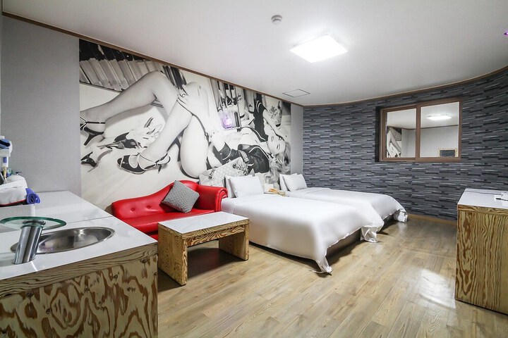 Room 17 of 57