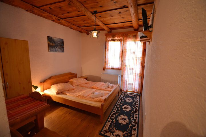 Room 12 of 27