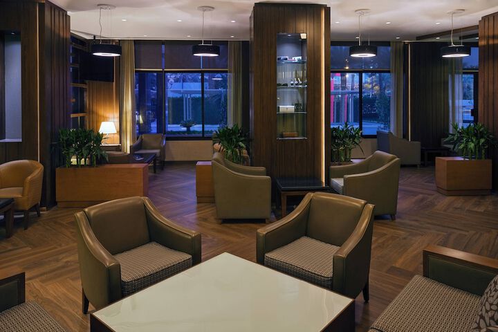 Lounge 52 of 69
