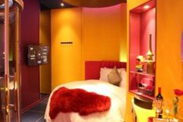 Room 80 of 96