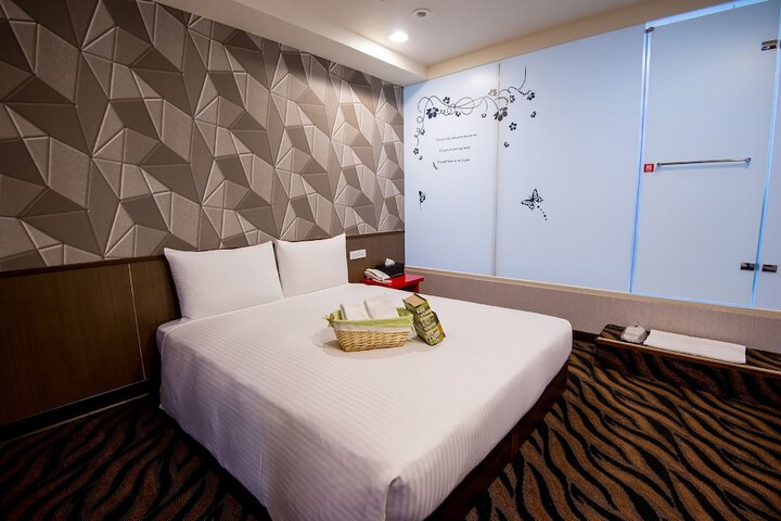 Room 9 of 36