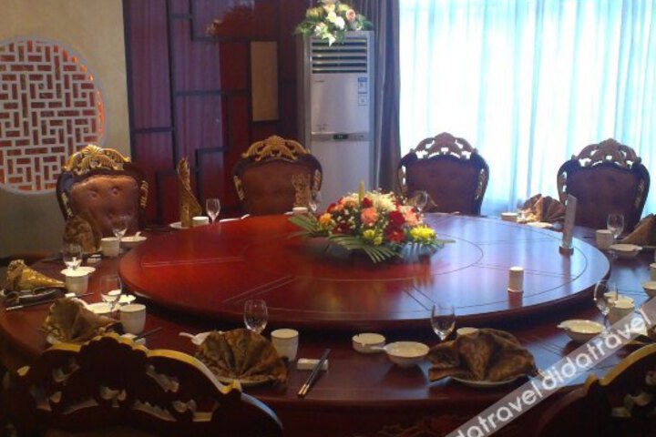 Yuerong Holiday Hotel