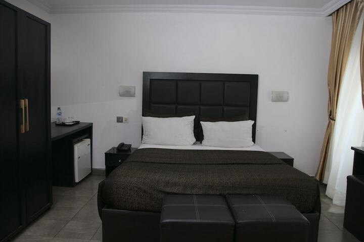 Room 13 of 38